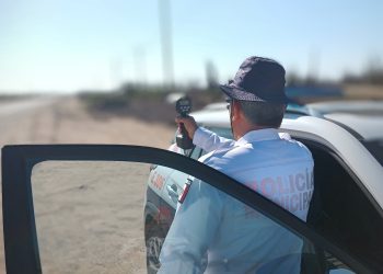 Vigila Policía de Tránsito por aire y tierra tramo carretero Hermosillo a Bahía de Kino