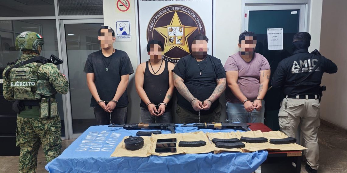 Personal del Ejército Mexicano detuvo a cuatro hombres y aseguró un arsenal y vehículos en Cajeme