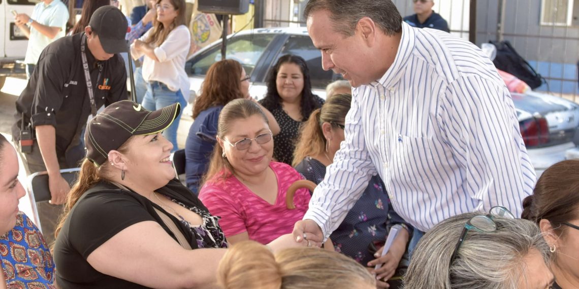 Arranca Toño Astiazarán pavimentación en tramo de la calle Sóstenes Rocha