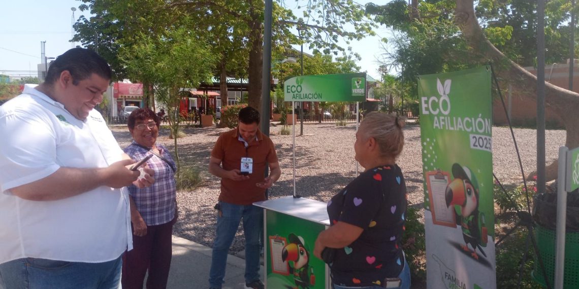 Instala Partido Verde un módulo de “Ecoafiliación” en el Jardín Juárez