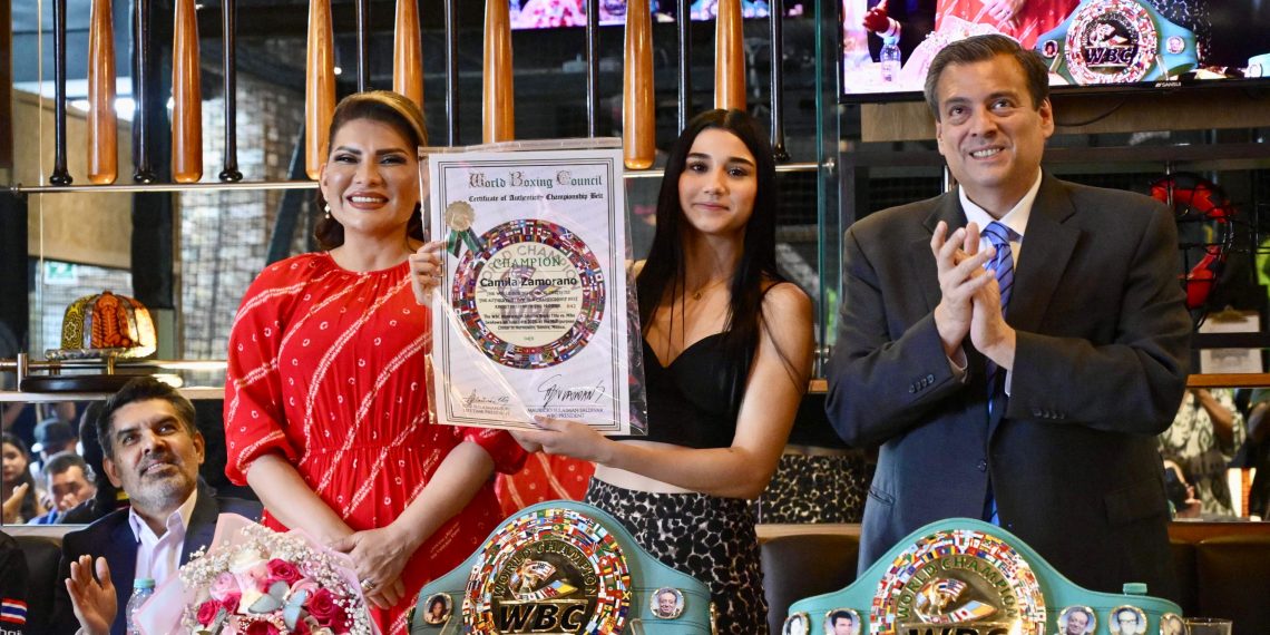 Camila Zamorano hace historia en el boxeo: Lorenia Valles
