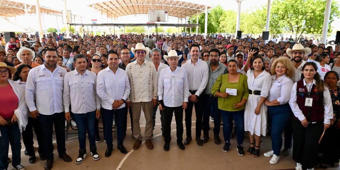 Gobernador Durazo cumple a más de 2 mil 600 familias del sur con entrega de tarjetas para fortalecer su economía