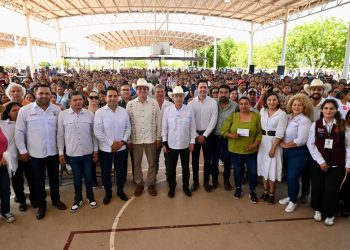 Gobernador Durazo cumple a más de 2 mil 600 familias del sur con entrega de tarjetas para fortalecer su economía