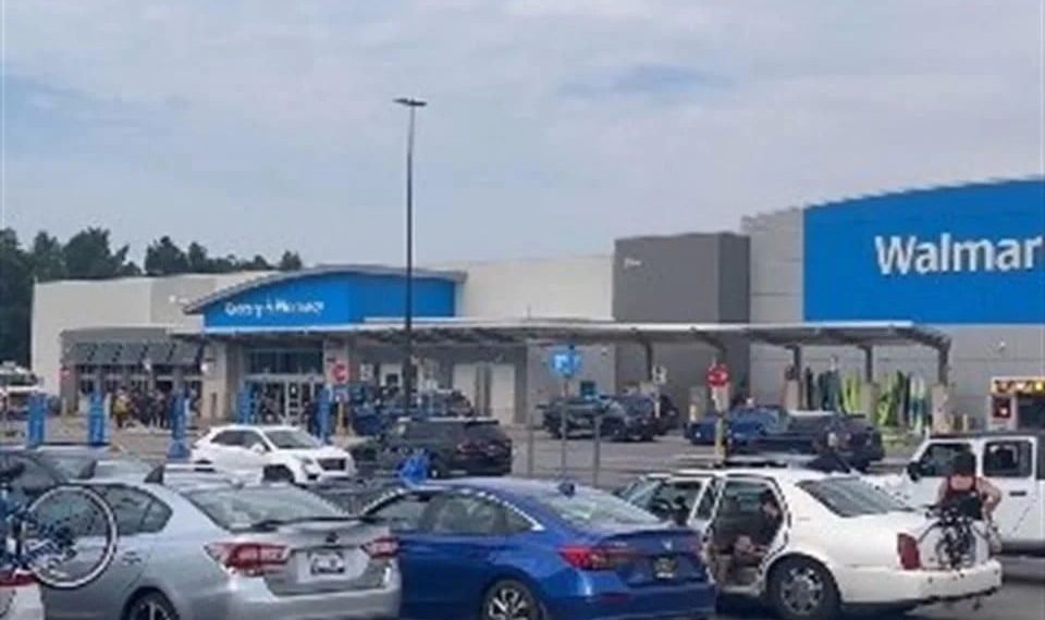 Apuñalan a 11 personas en supermercado en Michigan
