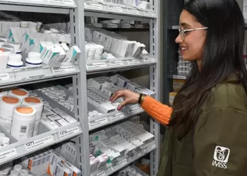 IMSS-Bienestar: Arranca en agosto la distribución masiva de medicamentos en 23 estados