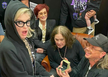 Kelly Osbourne se compromete con Sid Wilson durante el último concierto de Ozzy