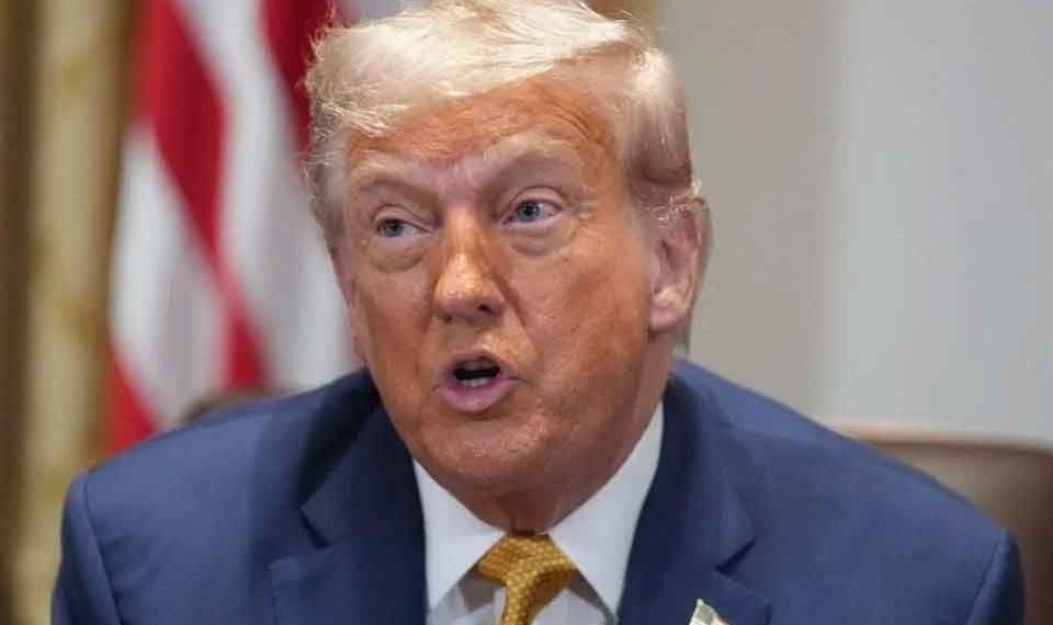 Anuncia Trump aranceles de 30% a México