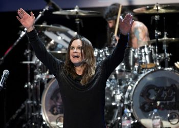 Ozzy Osbourne, legendario cantante de Black Sabbath, fallece a los 76 años