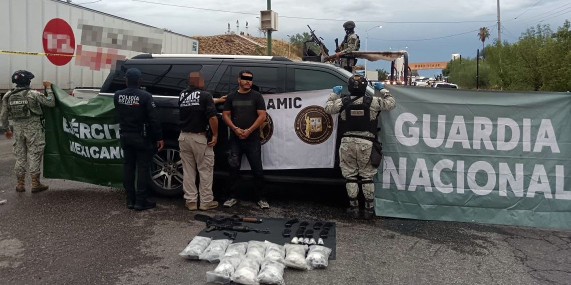 Sujeto es capturado en Santa Ana con armas, droga y vehículo robado en el extranjero