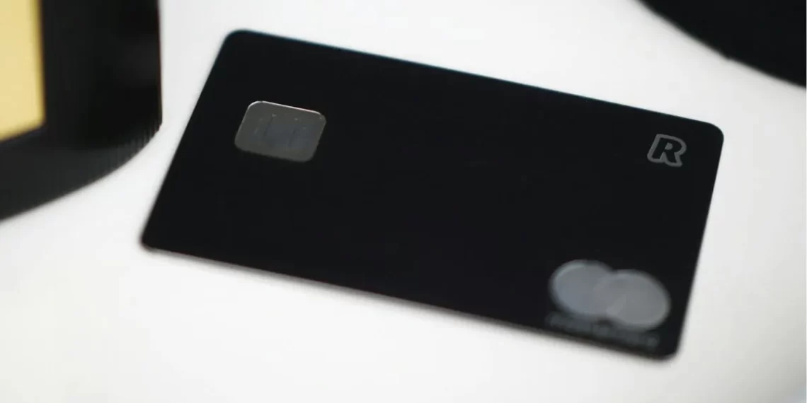 Desmantelan red de estafadores integrada por exempleados de bancos