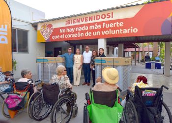 Con aportación de Carín León a través de Misión Solar se apoya a asociaciones como el asilo de ancianos:  Toño Astiazarán