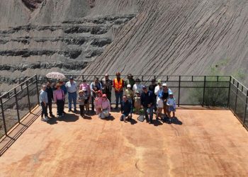 Disfrutan familias el arranque del Tour Minero La Colorada