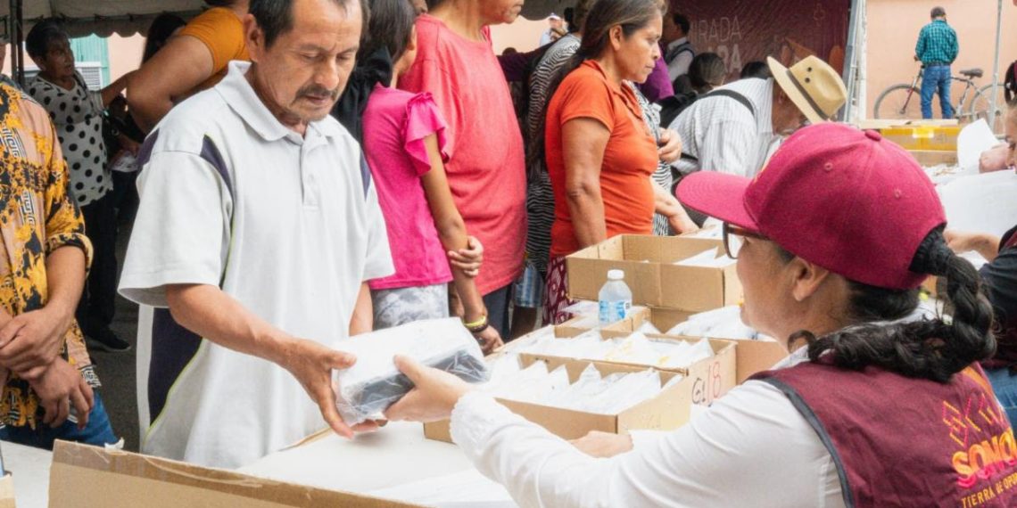Gobierno de Sonora entrega más de mil lentes en el Poblado Miguel Alemán