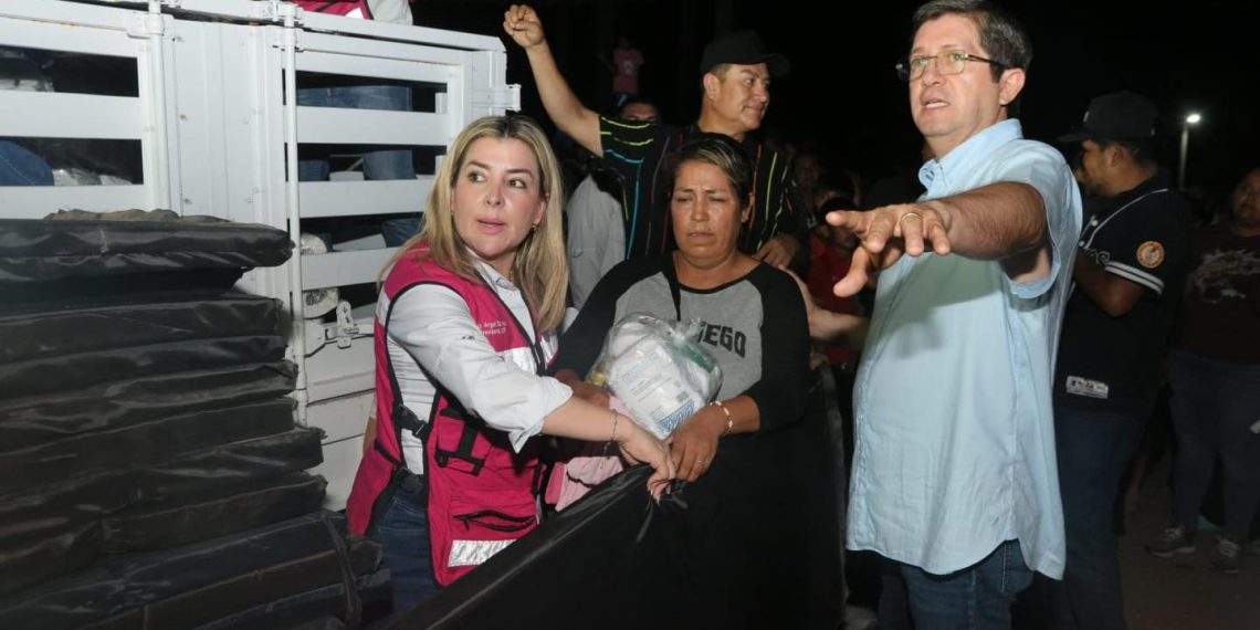 Jorge Alberto Elías lleva auxilio a comunidades rurales de Navojoa afectadas por inundaciones