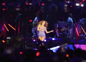 Shakira dedica “Antología” a México; Danna fue la invitada especial