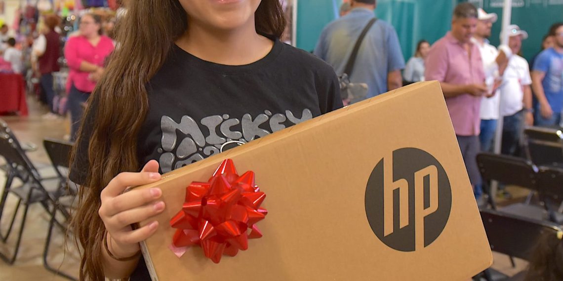 Apoya Ayuntamiento de Hermosillo a contribuyentes cumplidos en Feria de Regreso a Clases