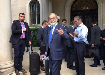 Carlos Slim desciende en el listado global de Forbes 2025