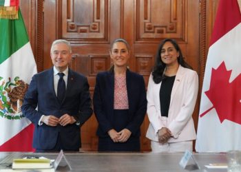 Sheinbaum recibe en Palacio Nacional a ministros canadienses