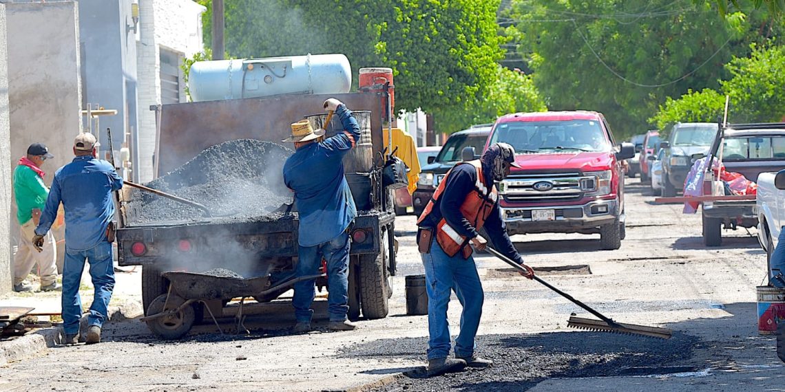 Realiza Ayuntamiento de Hermosillo jornada intensa de bacheo en 19 colonias