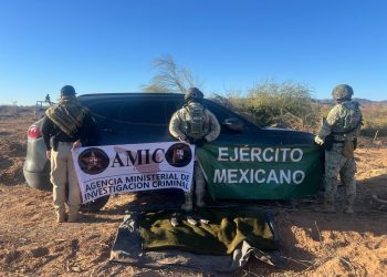 Aseguran vehículo con reporte de robo y cargadores abastecidos en Sonoyta