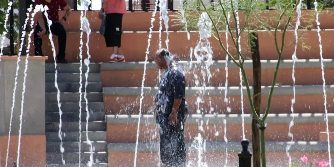 Calor sofocante golpea a Hermosillo con 44 grados y una sensación térmica de 51 grados