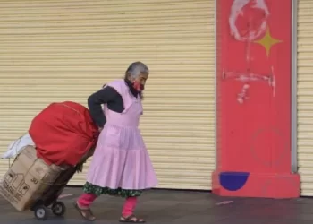 En México, las familias más ricas viven con 14 veces más ingresos que las más pobres: Inegi