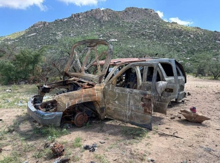 Localizan vehículos incinerados y cuerpos en Sáric