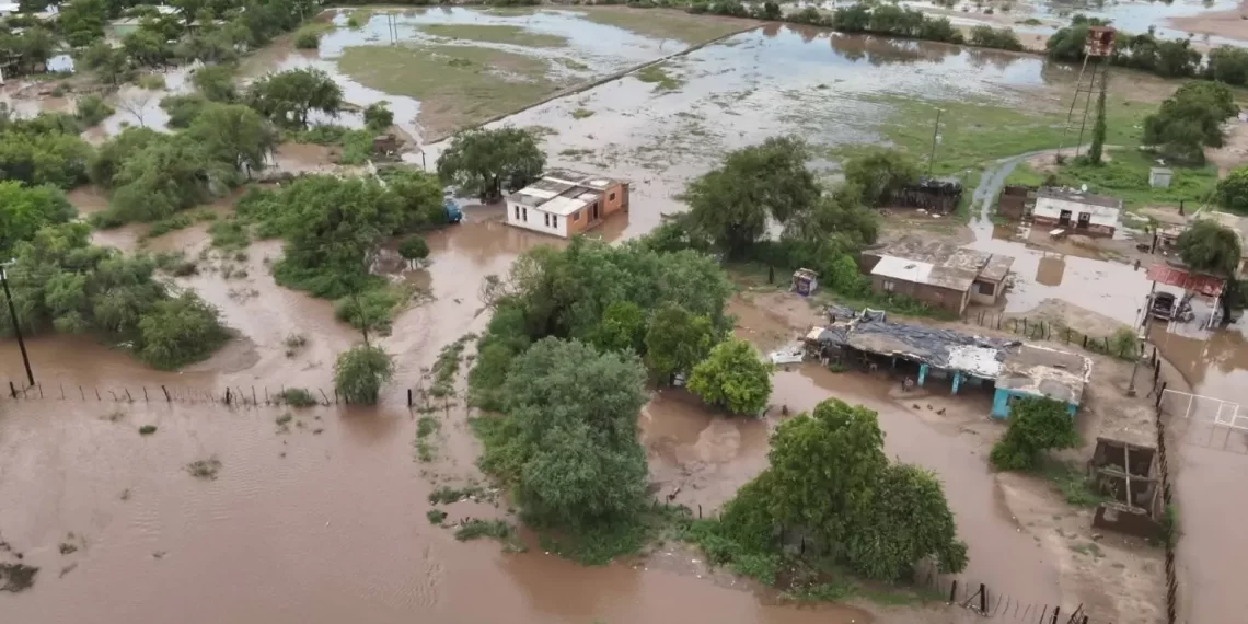 Lluvia de 80 milímetros inunda la Comisaría de Bacabachi en Navojoa