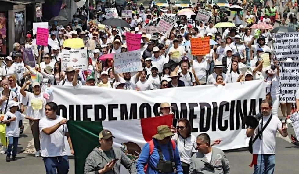 Protestan por desabasto de medicinas