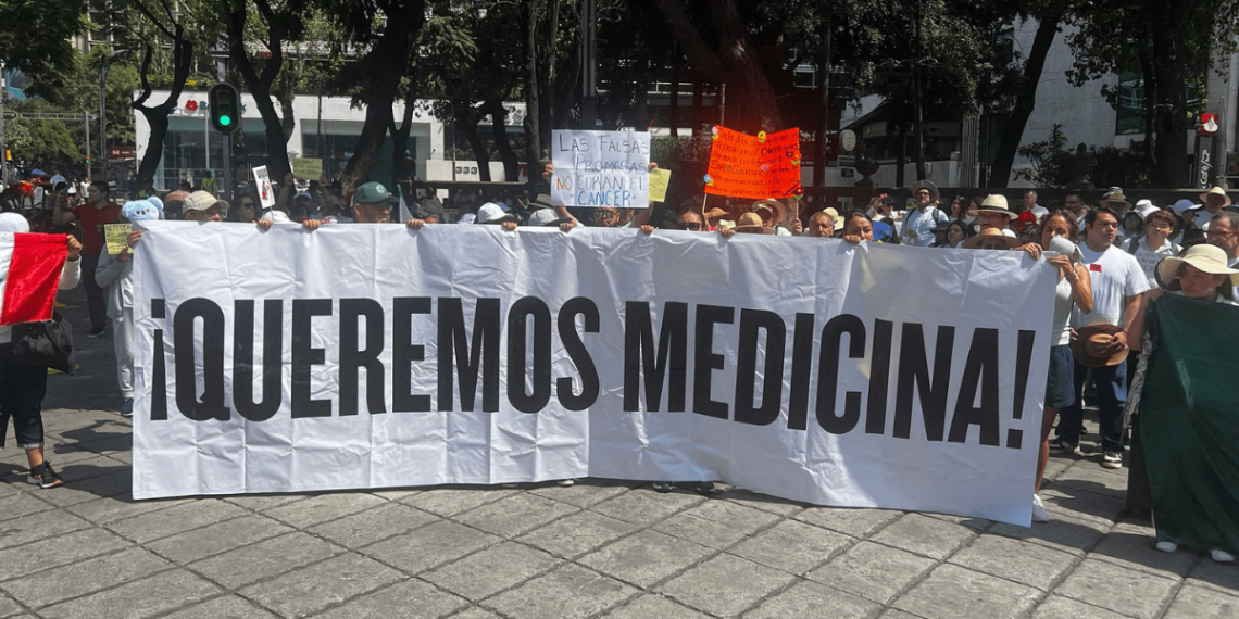 Nariz Roja responde a Claudia Sheinbaum tras minimizar marcha por desabasto de medicamentos