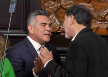 Noroña y ‘Alito’ Moreno se enfrentan a golpes en el Senado