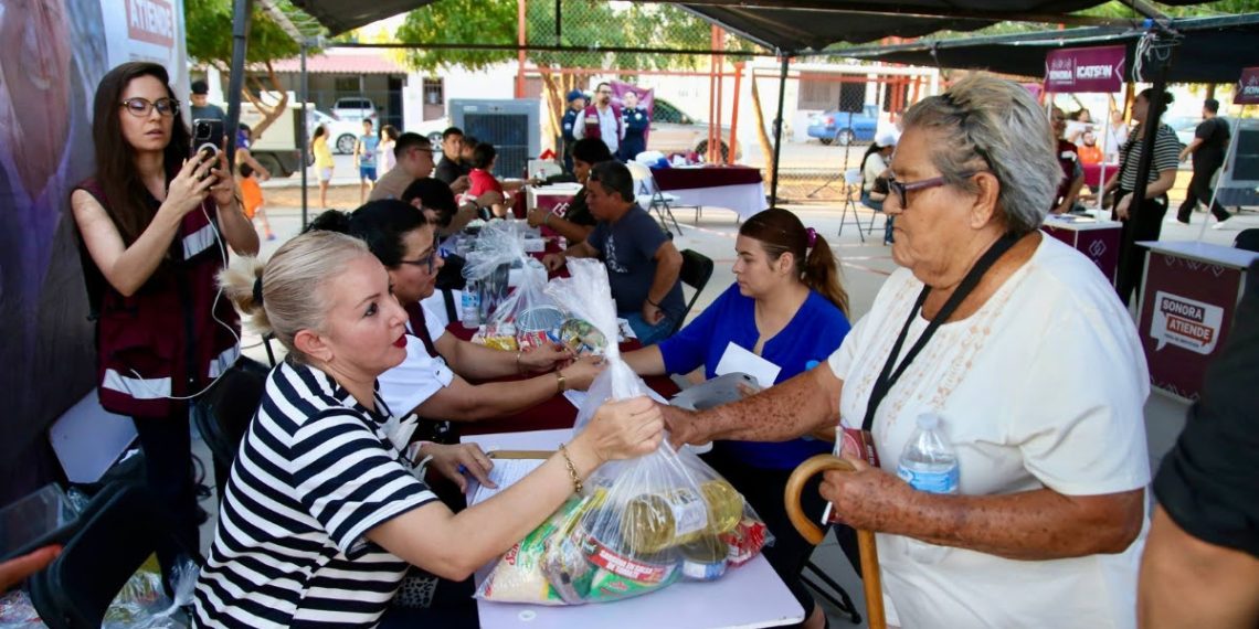 Con “Sonora Atiende”, Gobernador Durazo beneficia a familias de la colonia Lomas de Linda Vista