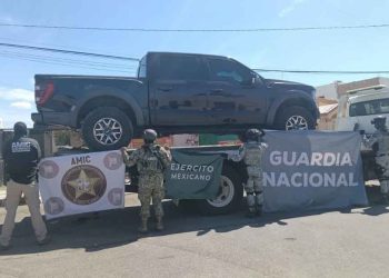 Aseguran en Caborca Ford blindada robada en EU, armamento y droga