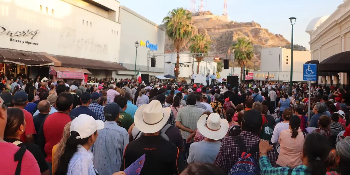 Marchan en Hermosillo para exigir a CFE que cesen los apagones eléctricos