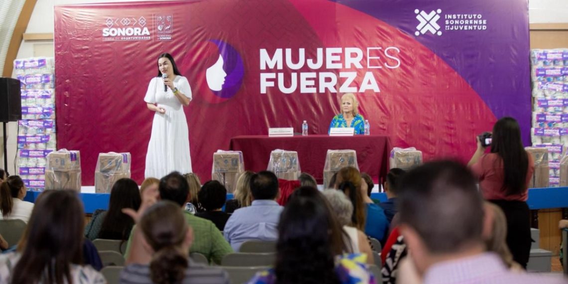 Gobierno de Sonora entrega insumos de gestión menstrual a escuelas de Hermosillo