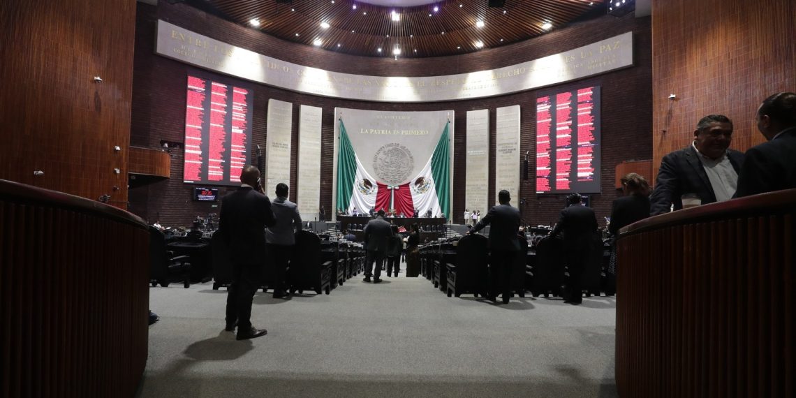 Analizan diputadas y diputados política económica del Primer Informe de Gobierno