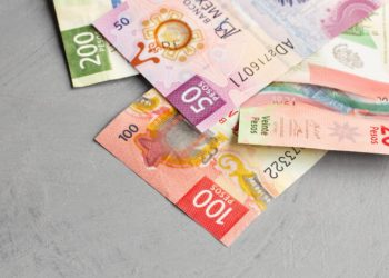 Dólar abre estable mientras el peso corrige retroceso