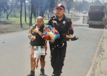 Cubrió a su nieta de dos años para salvarle la vida