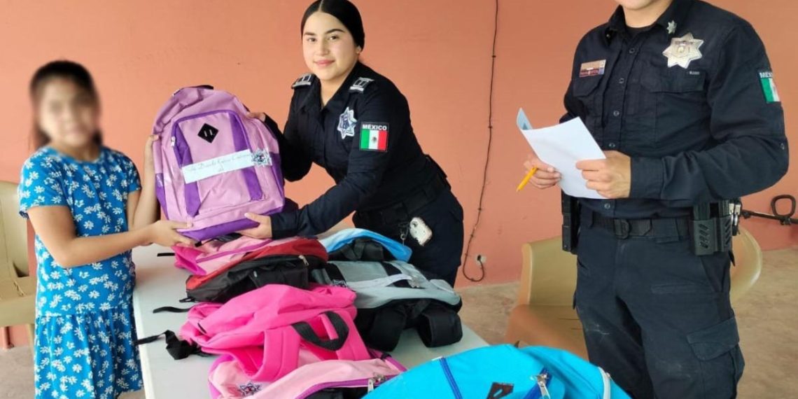 Comparten grupos de la PESP del Gobierno de Sonora mochilas y útiles escolares