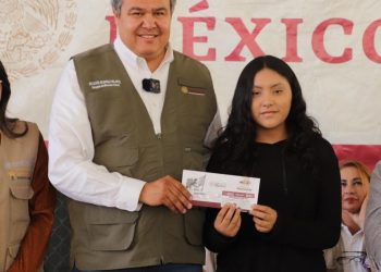 Con respaldo de la presidenta Claudia Sheinbaum, mil 500 nuevos beneficiarios en Sonora reciben su tarjeta del programa Jóvenes Construyendo el Futuro