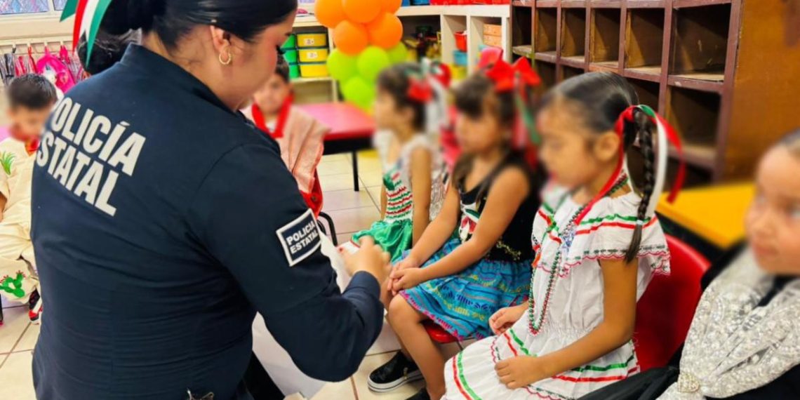 Policía Estatal del Gobierno de Sonora participa con familias en Fiestas de Independencia de México
