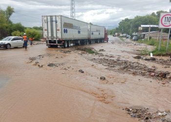Gobierno de Sonora continúa con la atención ante cierres carreteros por recientes lluvias