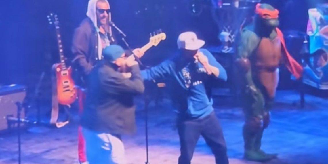 Adam Sandler hace tour de comedia con Vanilla Ice y Kevin James