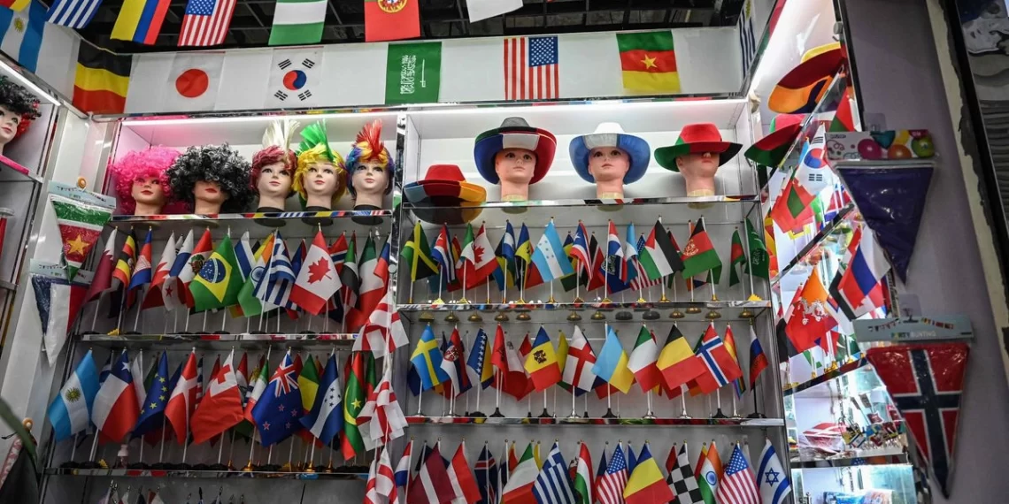 Aranceles de EU frenan producción china de artículos para Mundial 2026