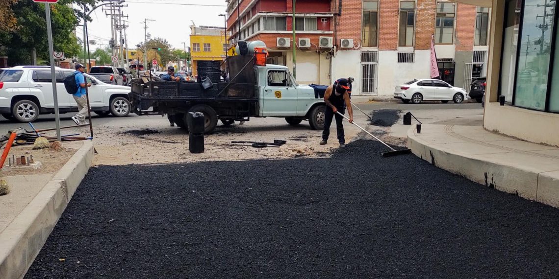Mantiene Ayuntamiento de Hermosillo jornadas de bacheo en la ciudad