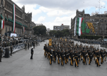 Desfilan Fuerzas Armadas ante Sheinbaum