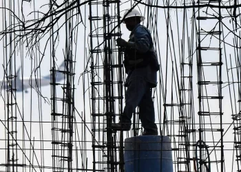 Cae 2.8% la actividad industrial en julio