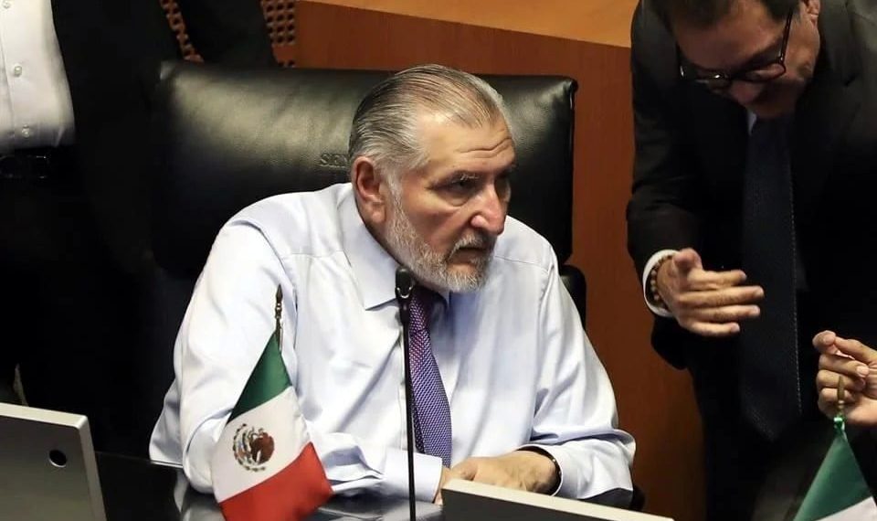 Es un rumor, dice Adán sobre dejar liderazgo en bancada