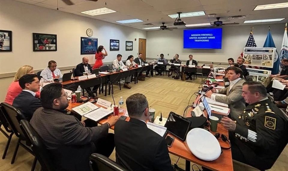 Crean México y EU grupo antihuachicol