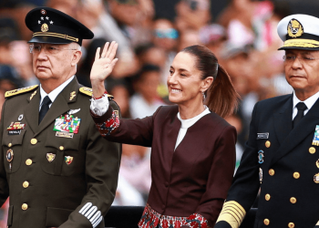 “Ninguna potencia extranjera decide por nosotros”, declara Sheinbaum durante desfile militar